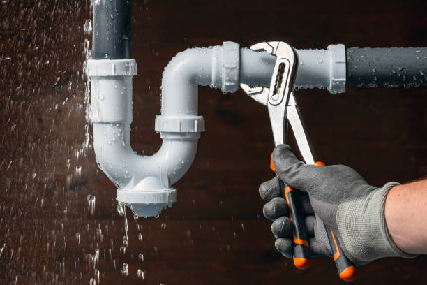 Professional Drain Cleaning technician working in Mounds, OK